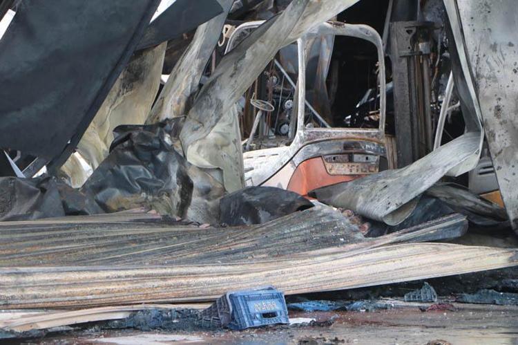 Sebze halinde 22 iş yerinin zarar gördüğü yangındaki hasar görüntülendi
