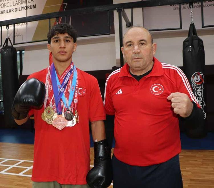 Ağabeyinin tavsiyesiyle kick boksa başlayan Furkan’ın hedefi dünya şampiyonluğu