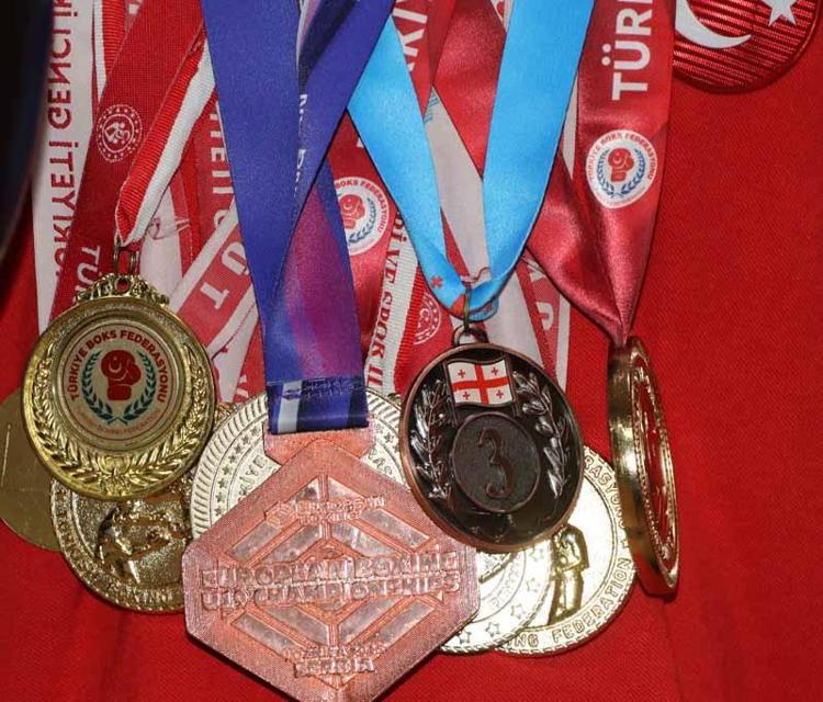 Ağabeyinin tavsiyesiyle kick boksa başlayan Furkan’ın hedefi dünya şampiyonluğu