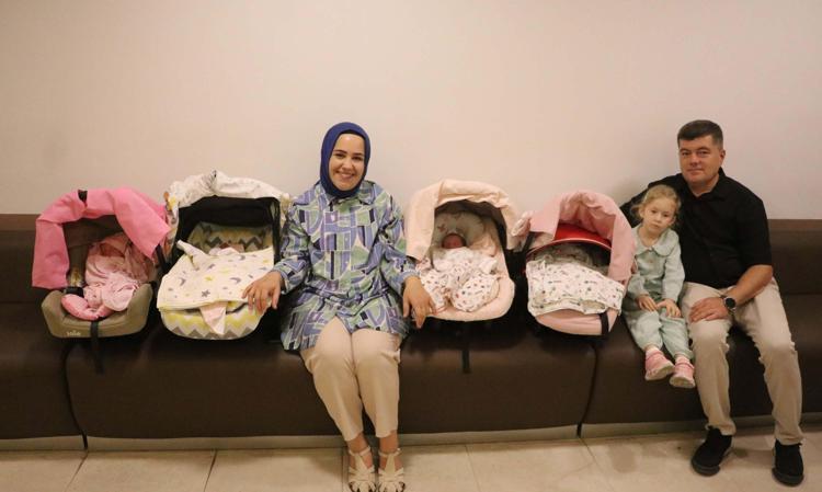 İkinci çocuk isterken, dördüzleri oldu