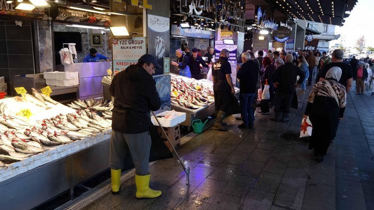 Karadeniz'de av sezonu bereketi; tezgahlar palamutla doldu