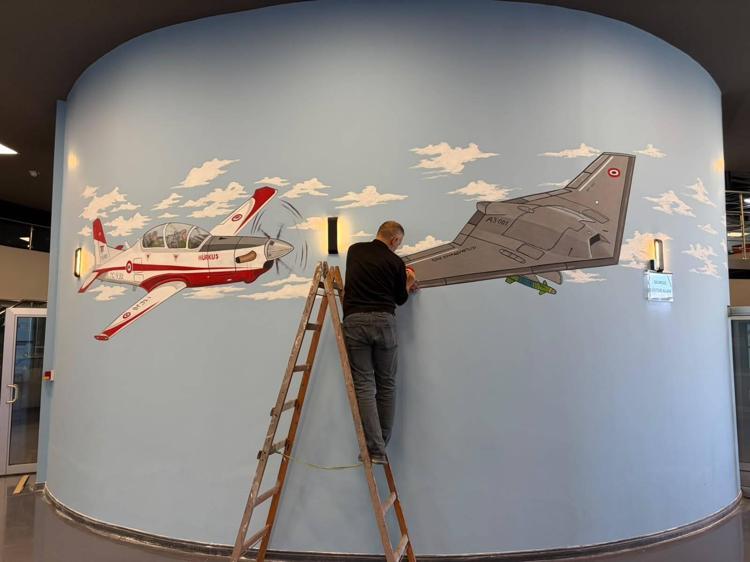 35 yıllık ressam, çocukların hayallerini çiziyor