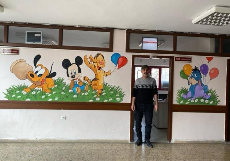35 yıllık ressam, çocukların hayallerini çiziyor