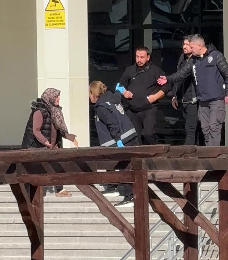 KPSS sınavına 1 dakika geç kalan aday, içeri alınmayınca sinir krizi geçirdi