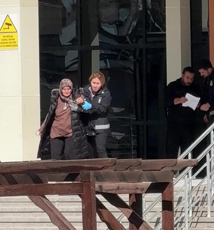 KPSS sınavına 1 dakika geç kalan aday, içeri alınmayınca sinir krizi geçirdi