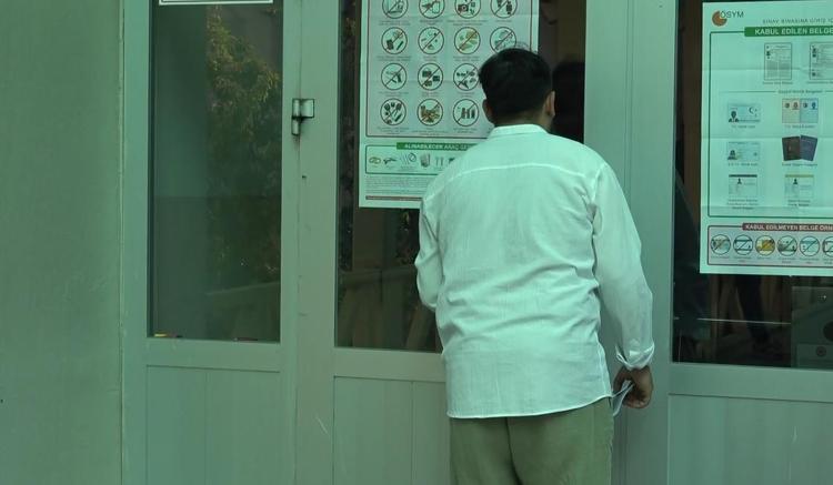 KPSS sınavına 1 dakika geç kalan aday, içeri alınmayınca sinir krizi geçirdi