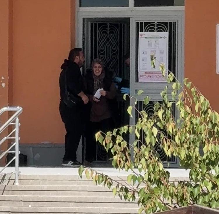 KPSS sınavına 1 dakika geç kalan aday, içeri alınmayınca sinir krizi geçirdi
