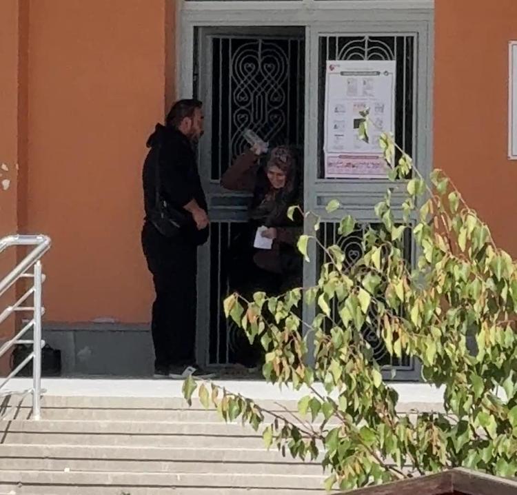 KPSS sınavına 1 dakika geç kalan aday, içeri alınmayınca sinir krizi geçirdi