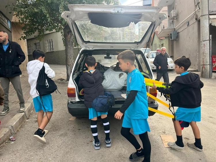 Dezavantajlı çocuklar futbol sayesinde kötü alışkanlıklardan uzaklaşıyor