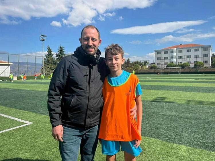 Dezavantajlı çocuklar futbol sayesinde kötü alışkanlıklardan uzaklaşıyor