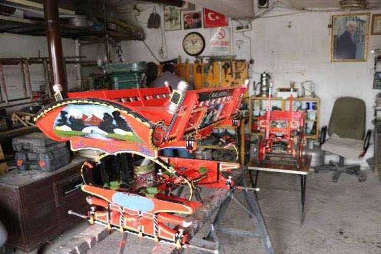 At arabası kültürünü minyatürleriyle yaşatmaya çalışıyorlar