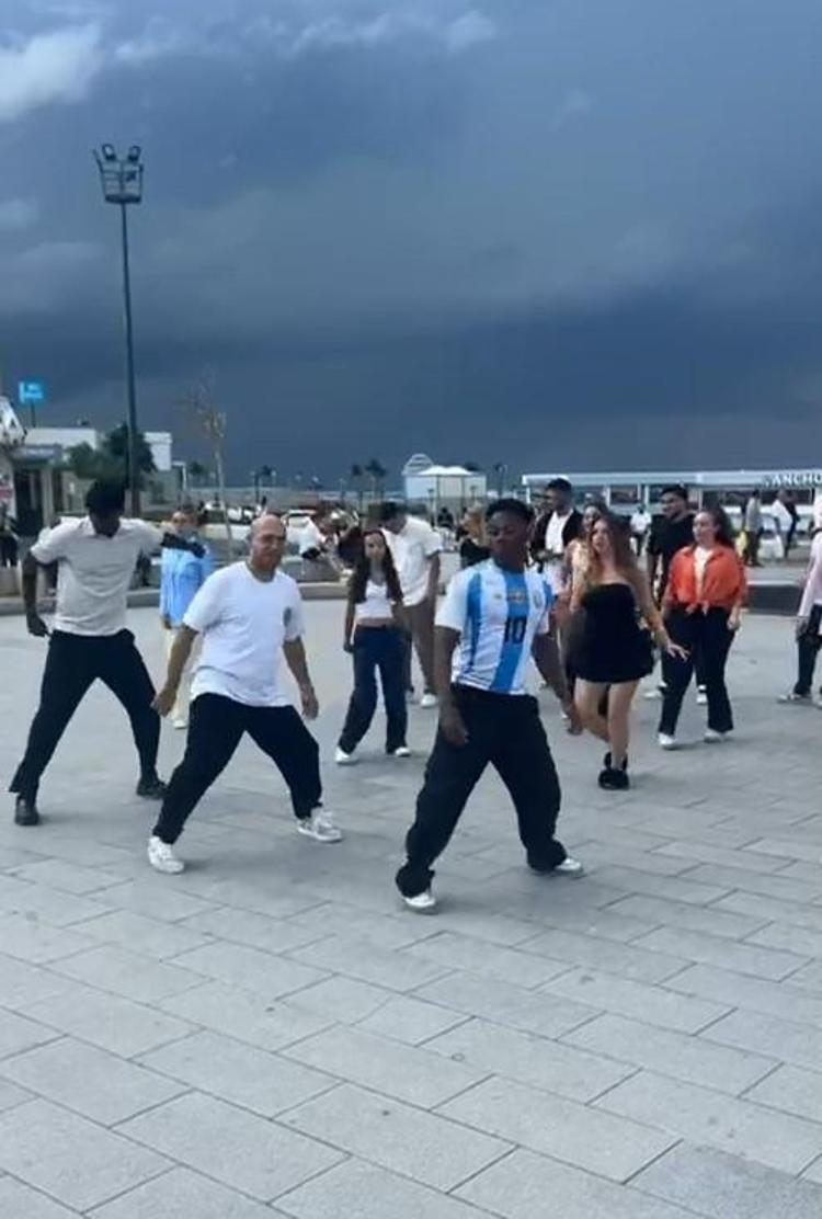 DHA’nın haberinin ardından ünü sınırı aşan 'Salla Dansı’ Girne’den kameraya yansıdı