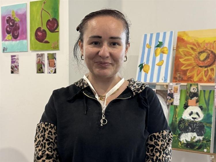 İkiz annesi Nurdan, kemoterapide resimle hayata tutundu