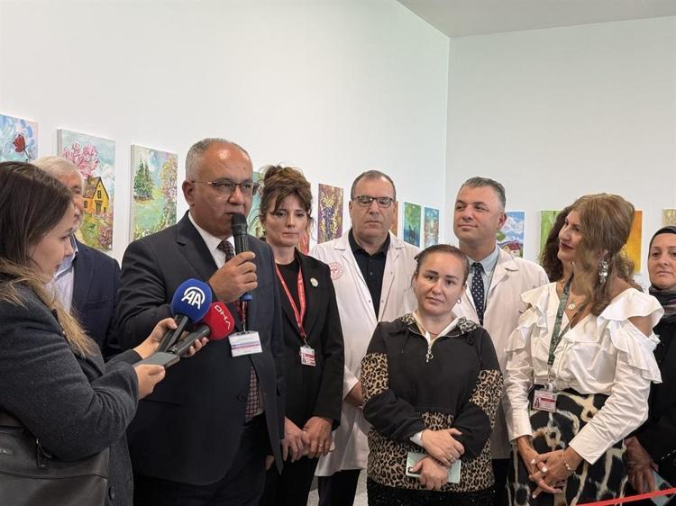 İkiz annesi Nurdan, kemoterapide resimle hayata tutundu