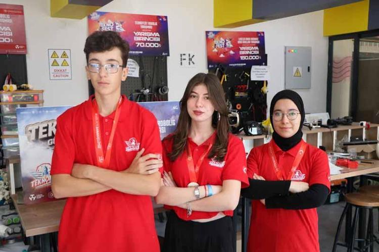 3D yazıcı ile geliştirdikleri robot projesiyle TEKNOFEST’te ikinci oldular