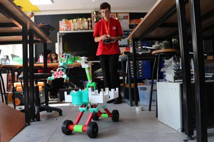 3D yazıcı ile geliştirdikleri robot projesiyle TEKNOFEST’te ikinci oldular
