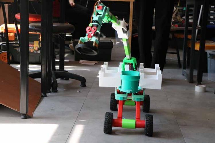 3D yazıcı ile geliştirdikleri robot projesiyle TEKNOFEST’te ikinci oldular
