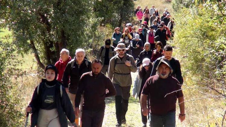Doğaseverler 'Tepesi Delik Obruğu'na hayran kaldı