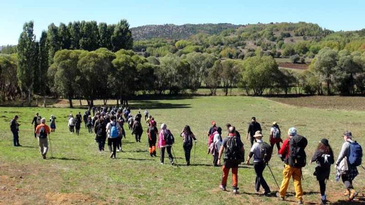 Doğaseverler 'Tepesi Delik Obruğu'na hayran kaldı