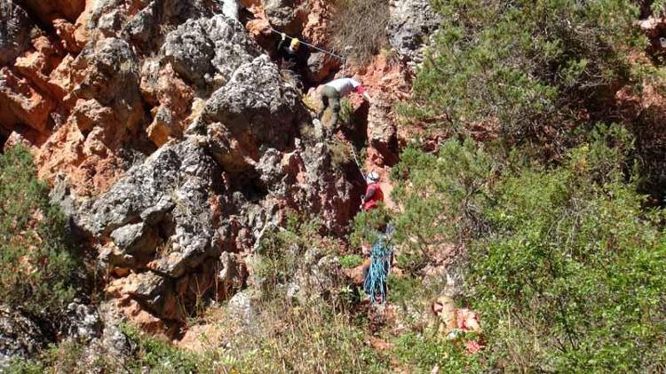 Doğaseverler 'Tepesi Delik Obruğu'na hayran kaldı