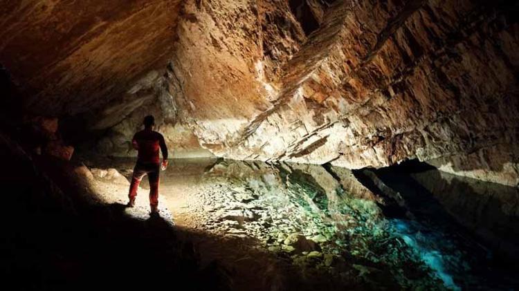 Doğaseverler 'Tepesi Delik Obruğu'na hayran kaldı