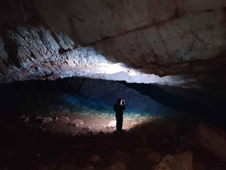 Doğaseverler 'Tepesi Delik Obruğu'na hayran kaldı