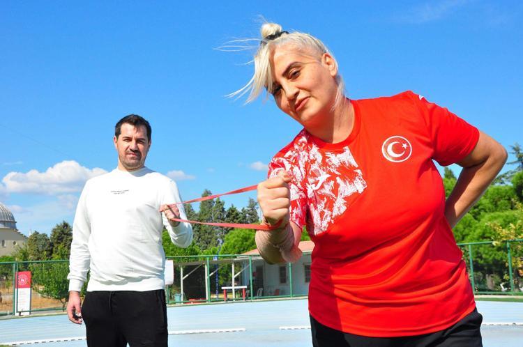 Dünya şampiyonasına, 20 yıl sonra spora döndürdüğü eşiyle hazırlanıyor