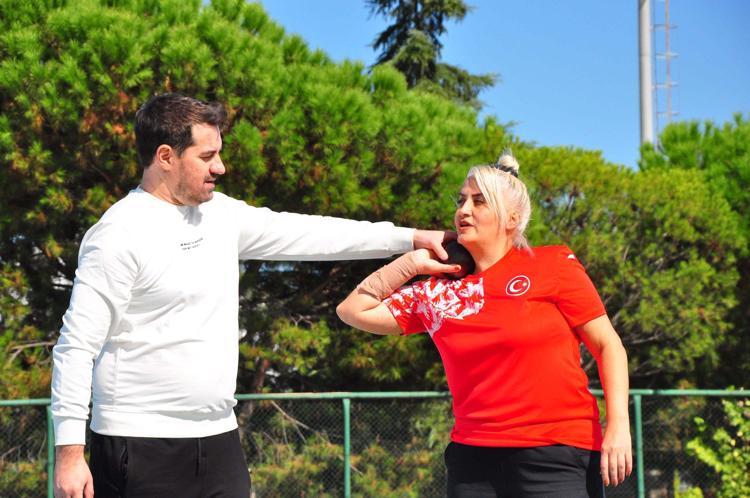 Dünya şampiyonasına, 20 yıl sonra spora döndürdüğü eşiyle hazırlanıyor