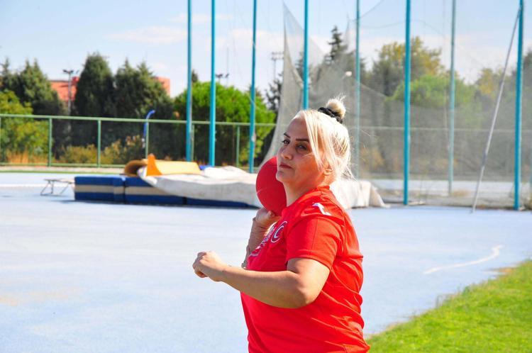 Dünya şampiyonasına, 20 yıl sonra spora döndürdüğü eşiyle hazırlanıyor