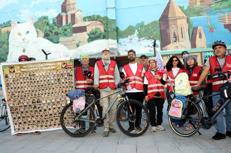 Öldürülen kız çocukları için Diyarbakır'dan İran'a pedal çeviriyorlar