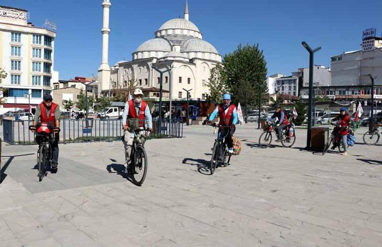 Öldürülen kız çocukları için Diyarbakır'dan İran'a pedal çeviriyorlar