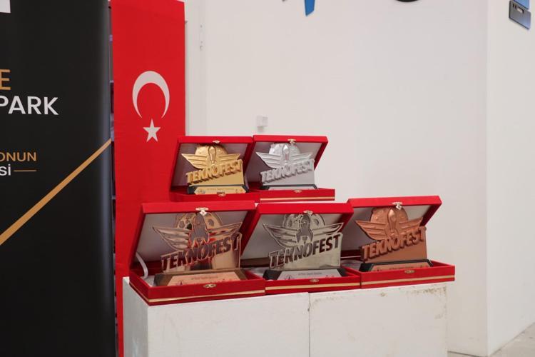 TEKNOFEST Güneydoğu'da İzmir'e 3 birincilik