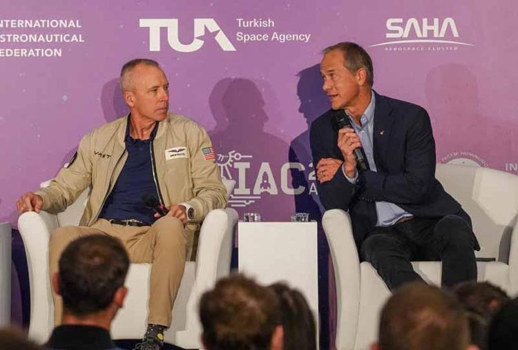 Astronotlar, uzay yolculuğunun risklerini anlattı