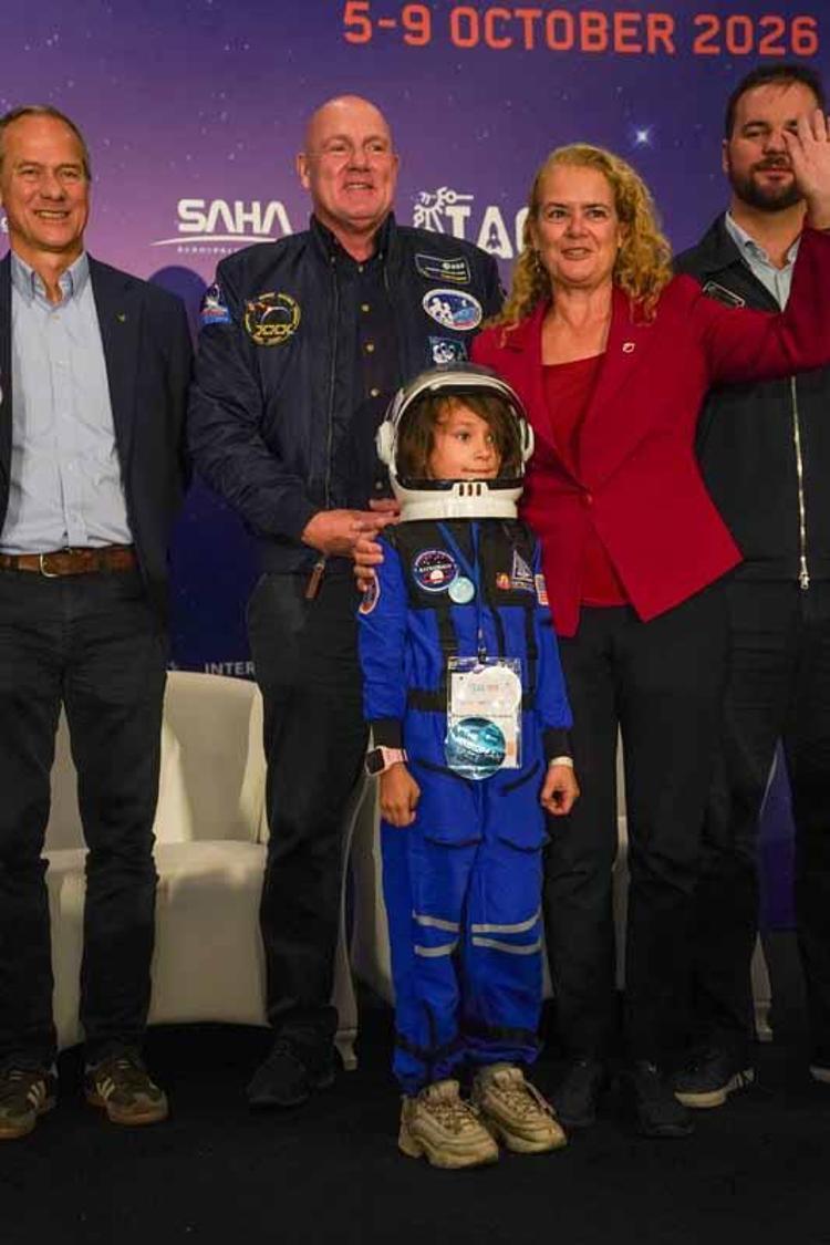 Astronotlar, uzay yolculuğunun risklerini anlattı