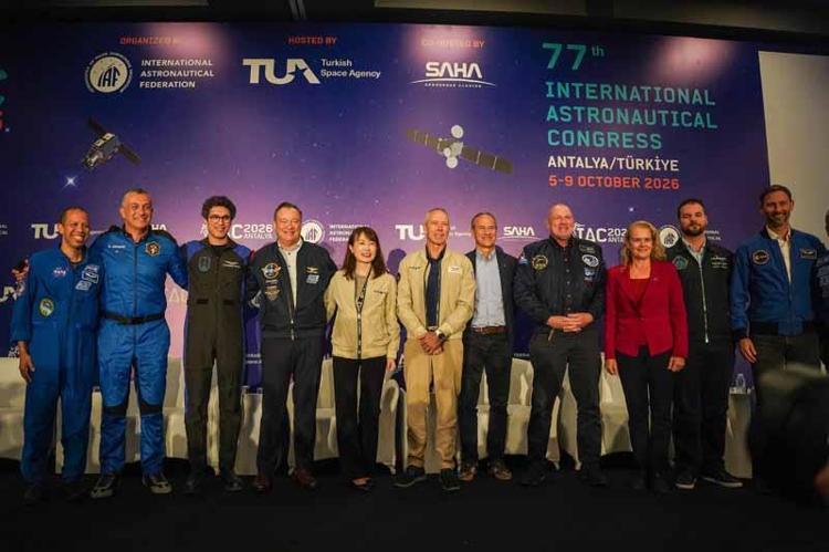 Astronotlar, uzay yolculuğunun risklerini anlattı