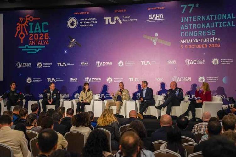 Astronotlar, uzay yolculuğunun risklerini anlattı