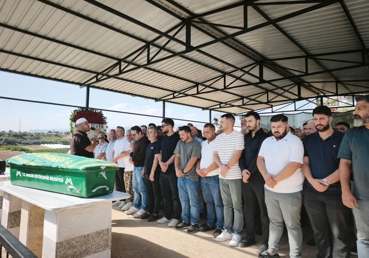 Şarkıcı Atilla Taş'ın kızı toprağa verildi