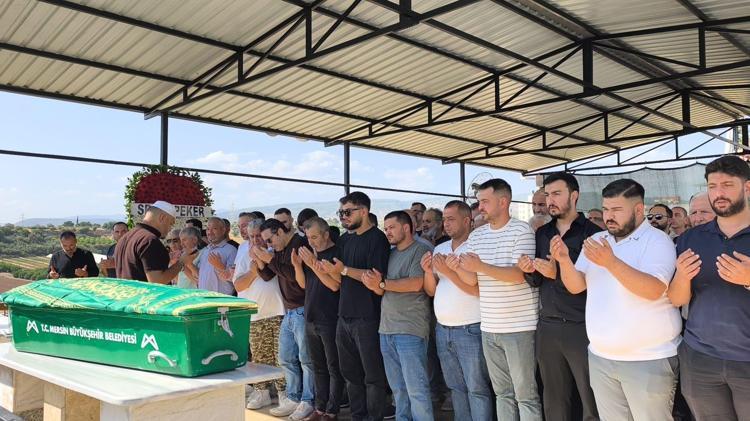 Şarkıcı Atilla Taş'ın kızı toprağa verildi