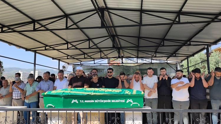 Şarkıcı Atilla Taş'ın kızı toprağa verildi