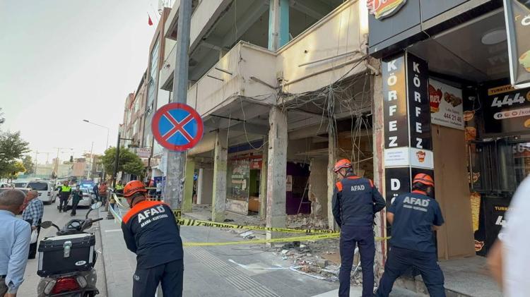 Ağır hasarlı binadan 'ses geldi' ihbarı ekipleri harekete geçirdi