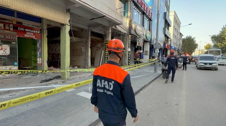 Ağır hasarlı binadan 'ses geldi' ihbarı ekipleri harekete geçirdi