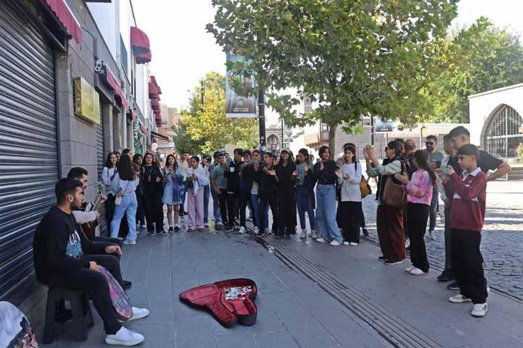 Terörsüz Türkiye sürecinde Diyarbakır’a turist akını; 8 ayda 1,3 milyon ziyaretçi