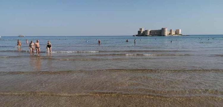 Mersin’de ekim ayında deniz sezonu devam ediyor