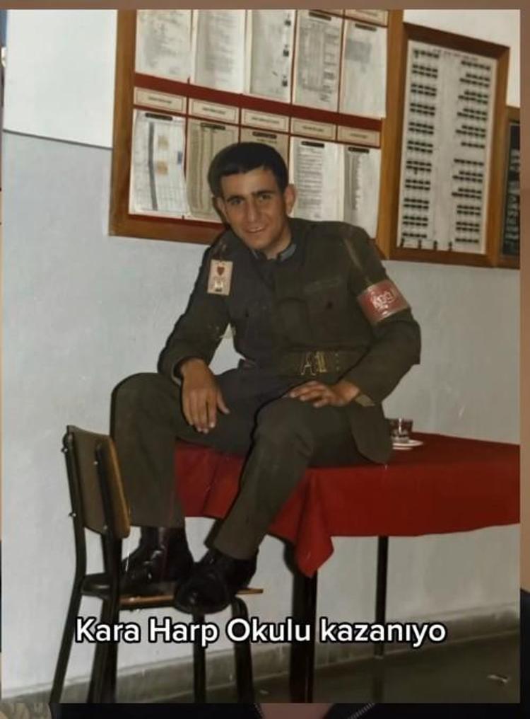 60 yaşındaki tıp öğrencisine önlüğünü oğlu giydirdi
