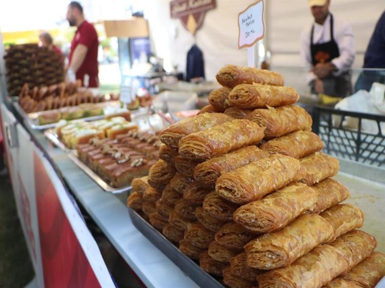 Adana Lezzet Festivali'ne 2'nci gününde yoğun ilgi