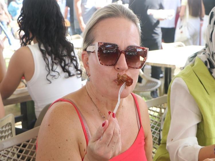 Adana Lezzet Festivali'ne 2'nci gününde yoğun ilgi