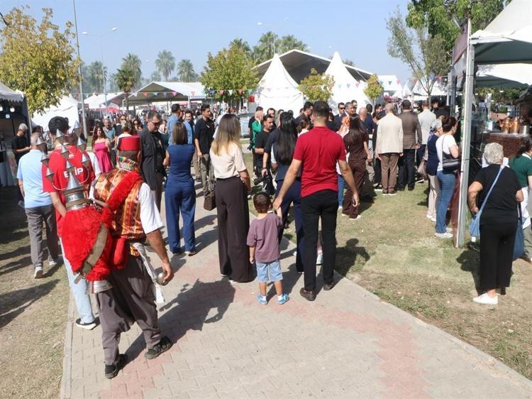 Adana Lezzet Festivali'ne 2'nci gününde yoğun ilgi