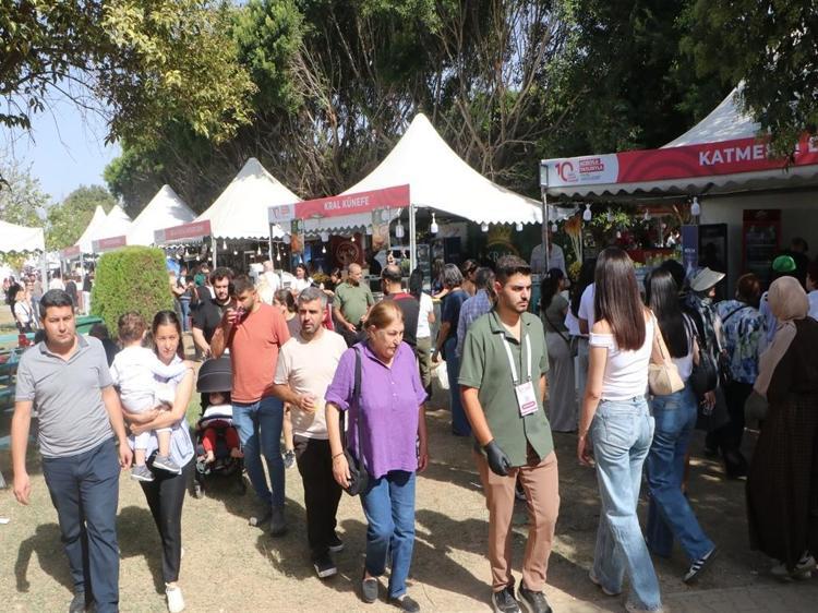 Adana Lezzet Festivali'ne 2'nci gününde yoğun ilgi
