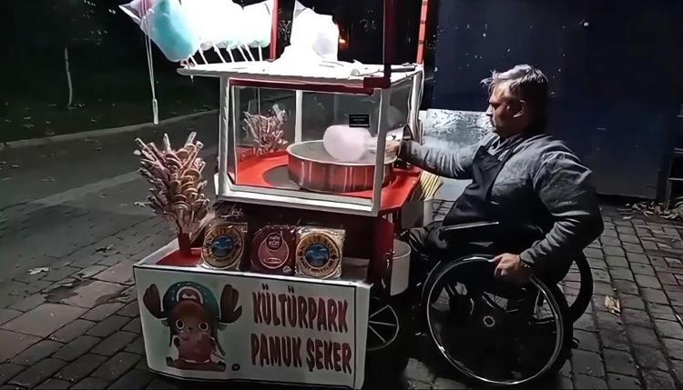 Eski engelli milli atlet, gündüz sporcu yetiştirip, akşam pamuk şeker satıyor