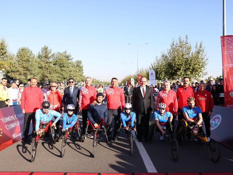 Ankara’da ‘Cumhurbaşkanlığı Yarı Maratonu’ coşkusu